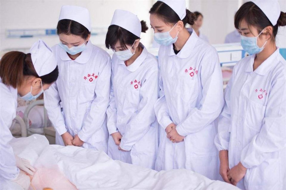 2022年云南省曲靖护理学校三年制中专招生专业