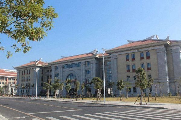 云南新兴职业学校占地面积