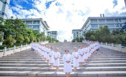 昆明卫生职业学 院学校环境|住宿条件|占地面积|照片图片