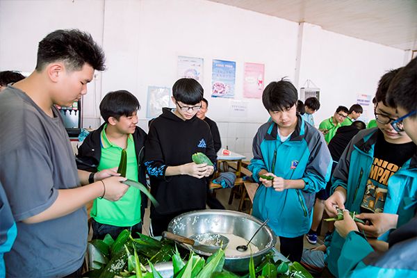 云南新华电脑学校报考须知