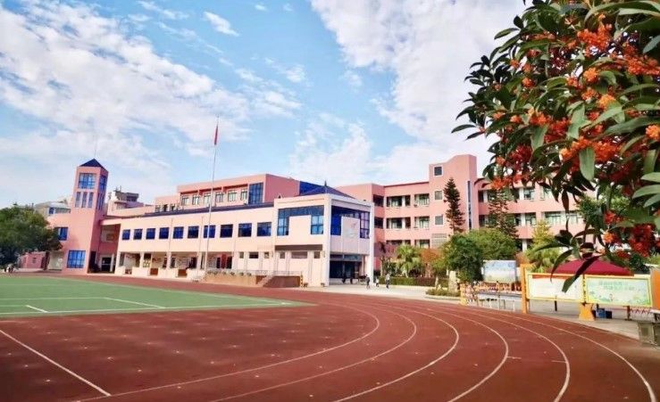 云南新兴职业学 院2022年的学费多少|学费贵不贵