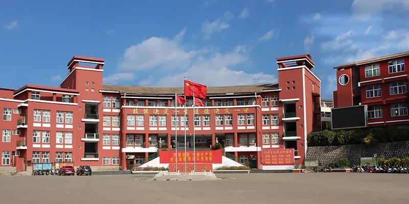2022年云南新兴职业学校住宿条件|几人间|校园环境|照片图片
