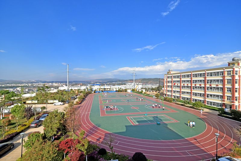 昆明市第三中学空港实验学校住宿条件|几人间|校园环境|照片图片