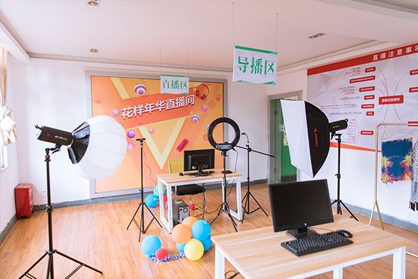 2022年云南新华电脑学校招生吗|招生办|招生办公室