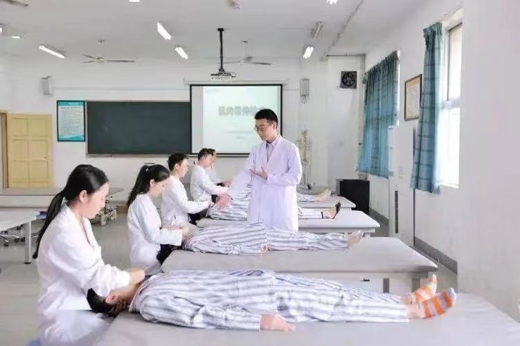 昆明市卫生学校食堂环境|食堂条件