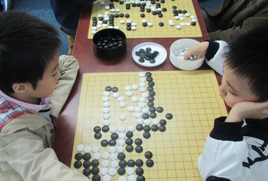 给孩子报个围棋培训班有什么好处吗?