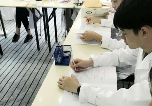 学化妆去化妆北京培训班学校学多久