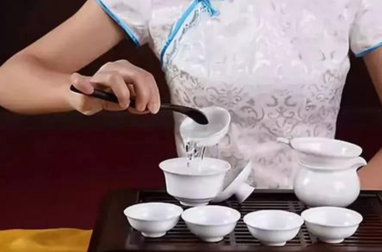专业茶艺师该具备那些特征呢？