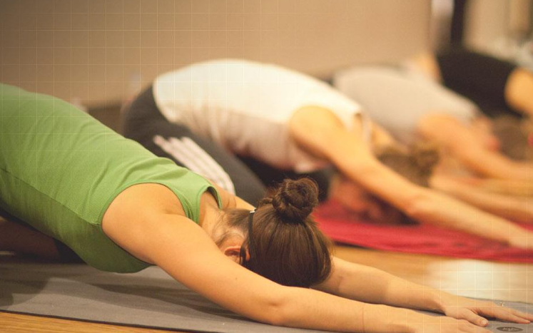 练习理疗瑜伽的几个的功效？